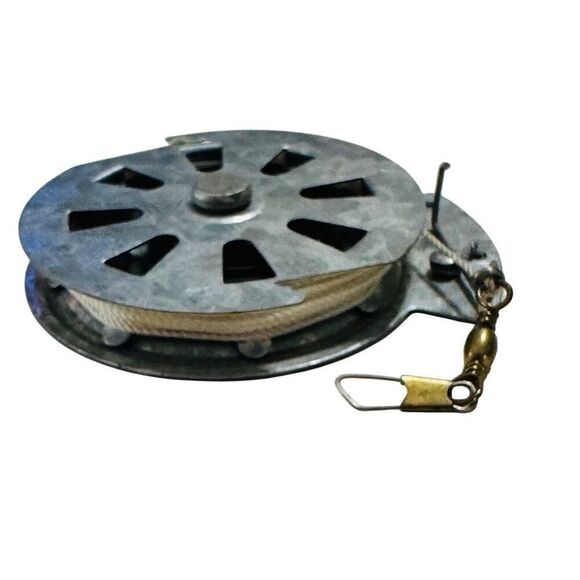 Mechanical Fisher Fishing Reel Flat Trigger Made in Little Rock, Arkansas - Picture 6 of 7